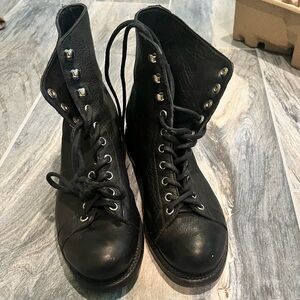 fluevog combat boots (simple living—ricard)!